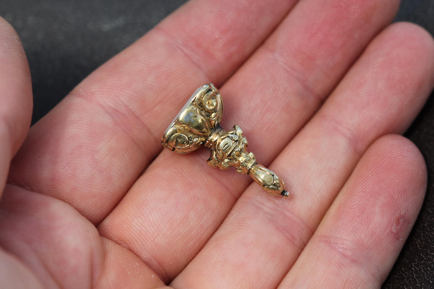 Antique 9ct Gold Filled Forget Me Not Flower Chalcedony Intaglio Seal Pendant