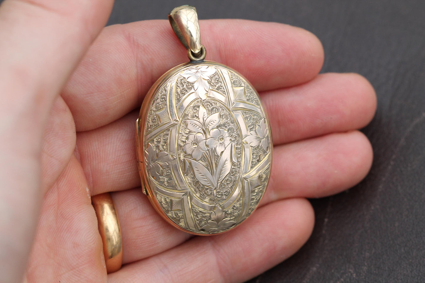 Antique 9ct Gold Large Chased Forget Me Not Locket