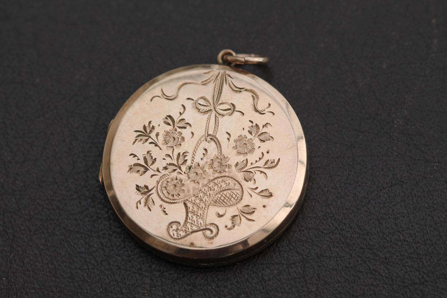 Antique-9ct-Gold-Bouquet-Of-Flowers-Swallow-Locket