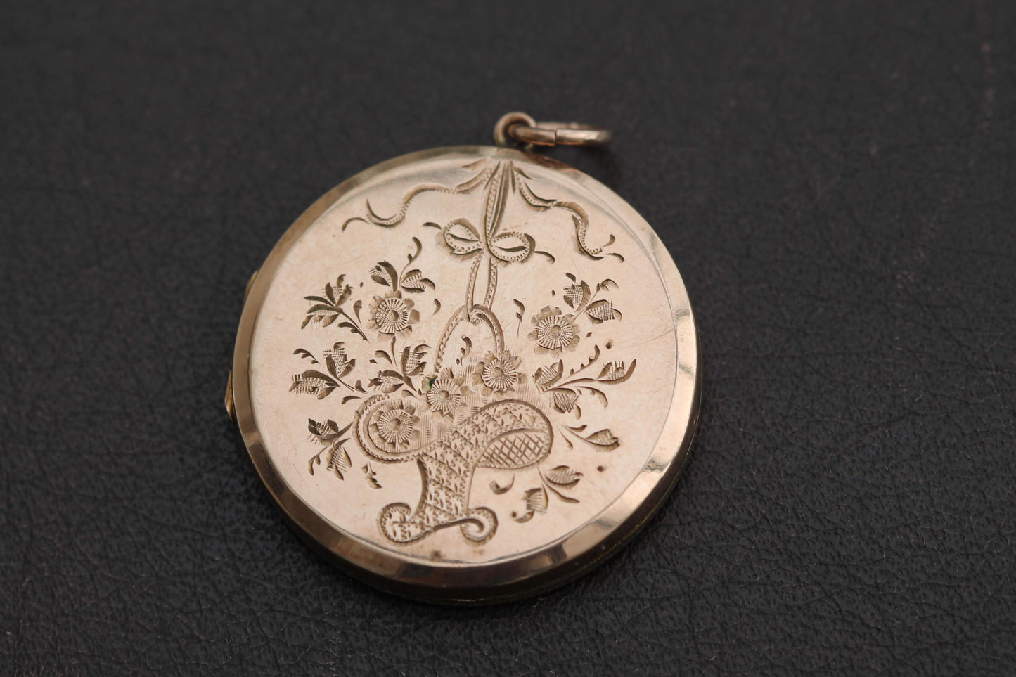 Antique-9ct-Gold-Bouquet-Of-Flowers-Swallow-Locket