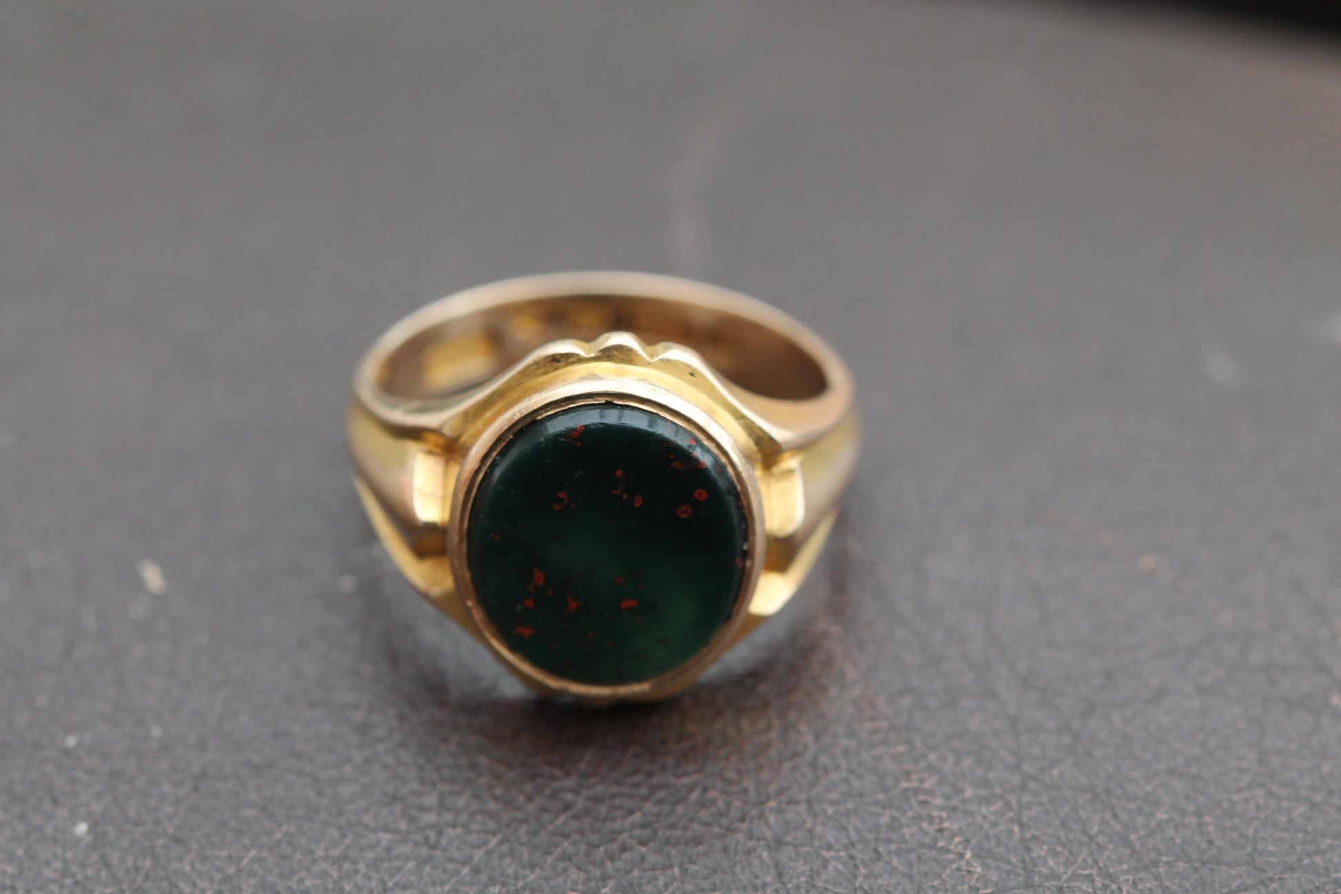 Antique-15ct-Gold-Bloodstone-Signet-Ring,-1893