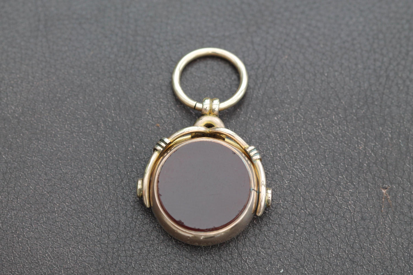 Antique-9ct-Gold-Gambling-Dice-Shaker-Spinner-Pendant