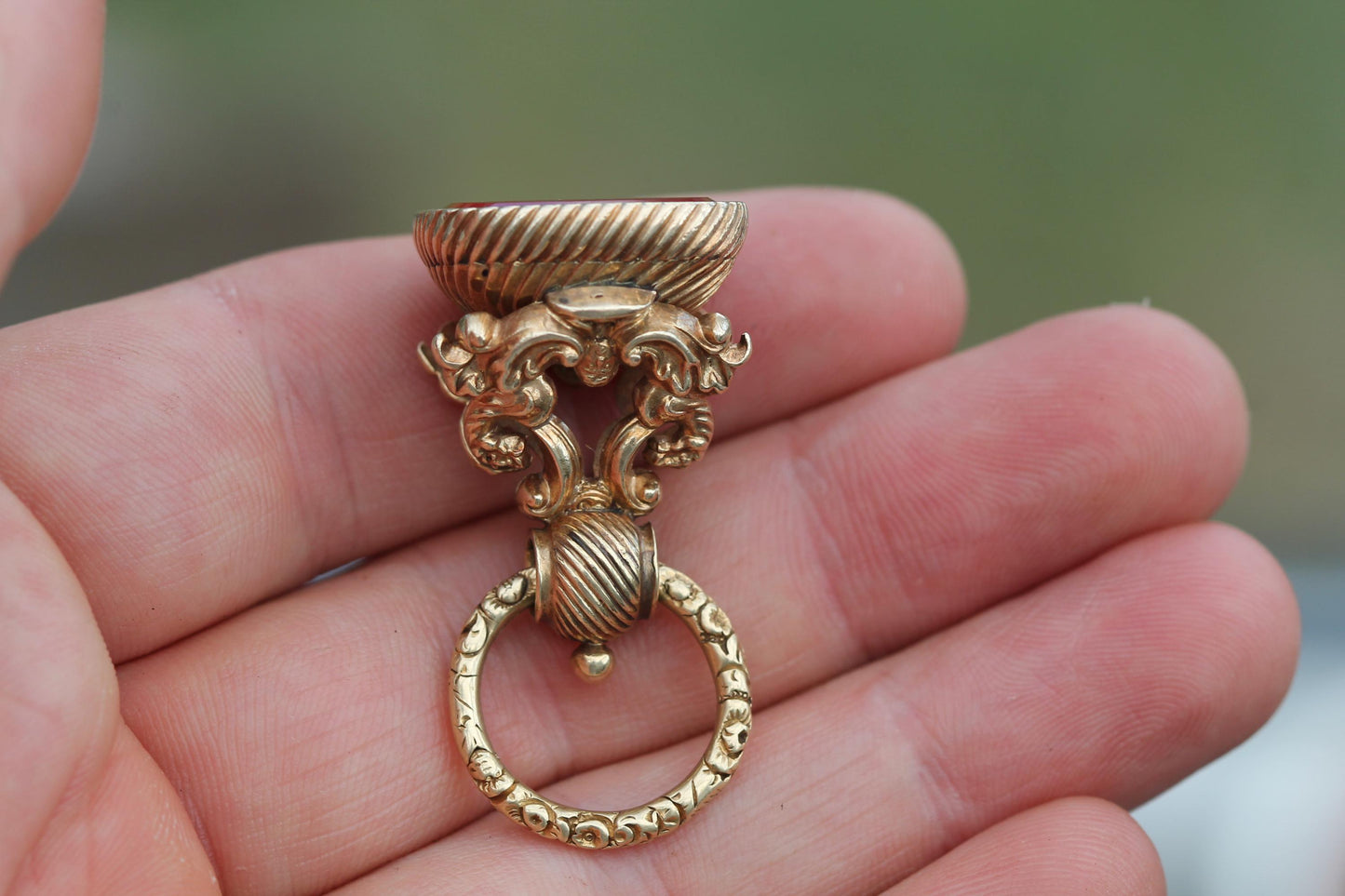 Antique-15ct-Gold-Carnelian-Dragon-Intaglio-Crested-Seal-With-Split-Ring