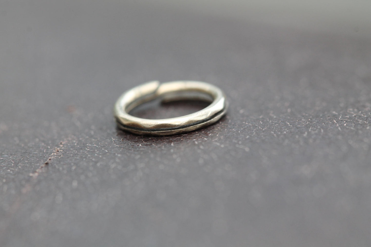 Antique 9ct Gold Faceted Split Ring