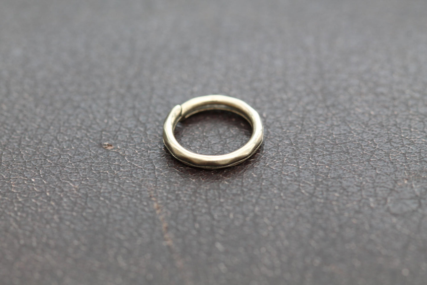 Antique 9ct Gold Faceted Split Ring