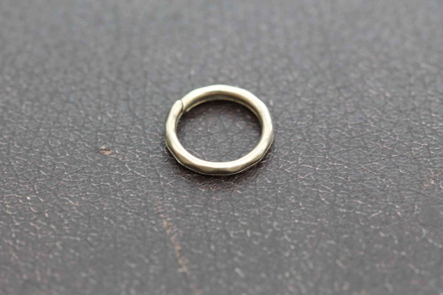 Antique 9ct Gold Faceted Split Ring