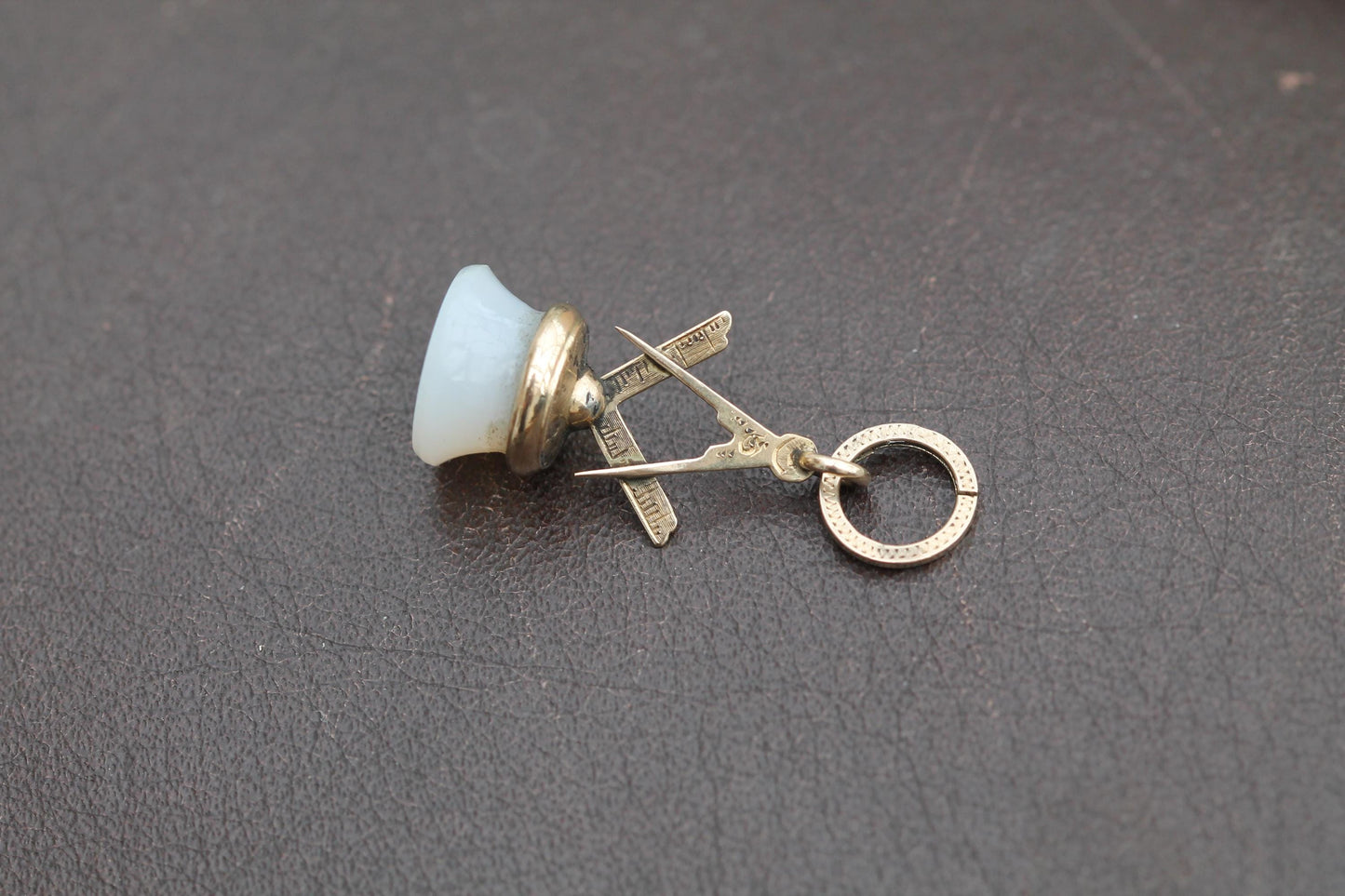 Antique 9ct Gold Masonic Chalcedony Pendant
