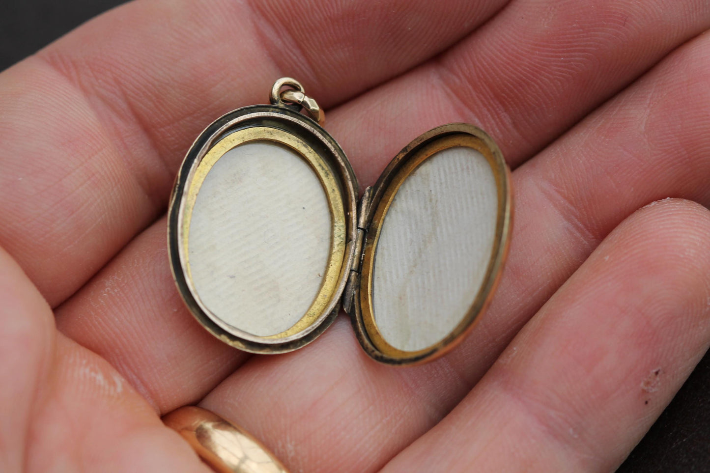 Antique Victorian 9ct Gold Locket, Forget-Me-Not & Ivy Chasing, Sentimental Keepsake Pendant c.1890