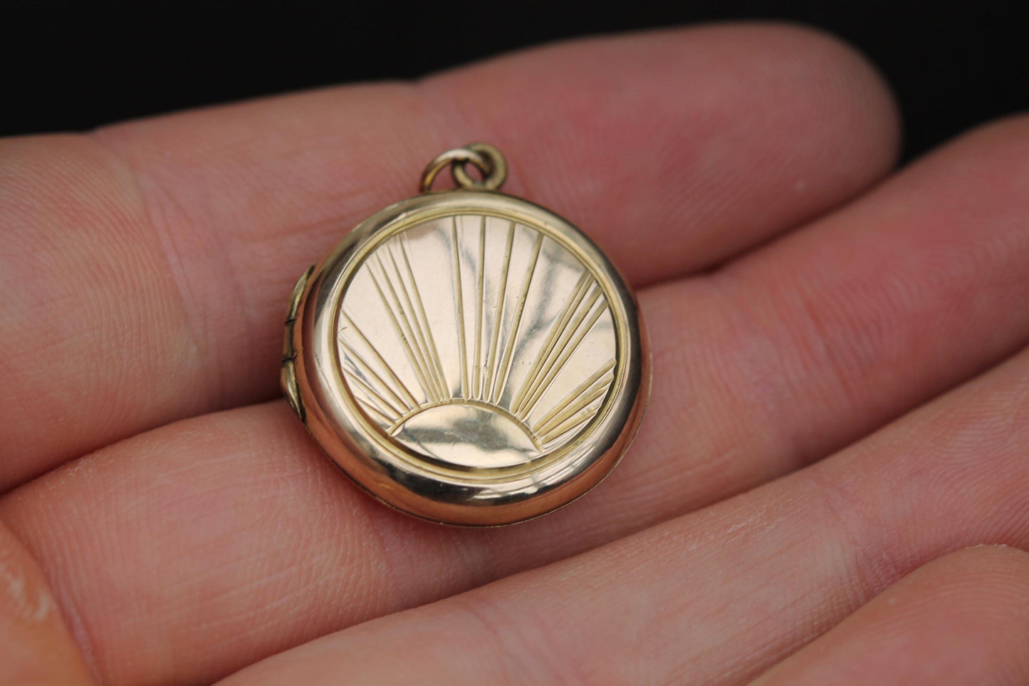 Vintage-9ct-Gold-Sunburst-Locket,-Art-Deco-Style-c.1950