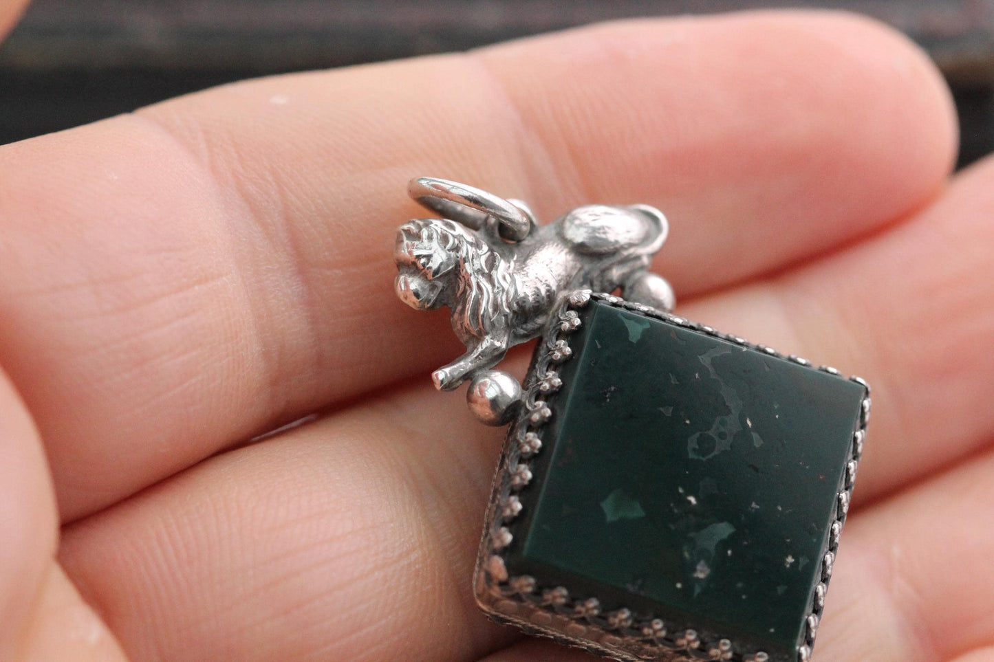 Antique-Sterling-Silver-Lion-Pendant,-Bloodstone-&-Carnelian,-1912