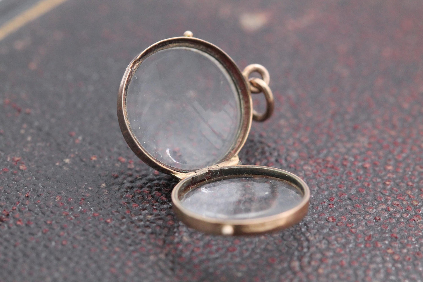 Antique-9ct-Gold-Double-Glass-Locket-Pendant