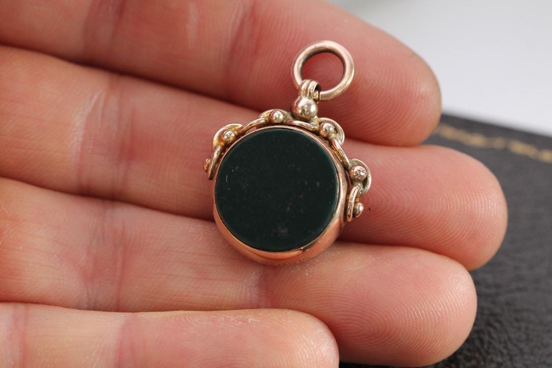 Antique-9ct-Gold-Bloodstone-Compass-Pendant,-1921