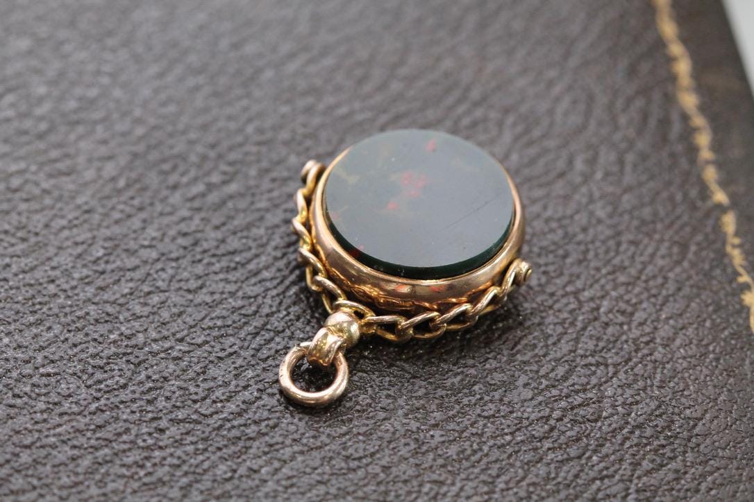 Antique-9ct-Gold-Bloodstone-Carnelian-Spinner-Pendant