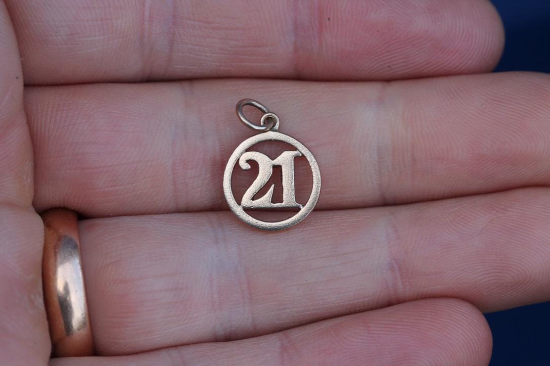 Vintage-9ct-Gold-"21"-Birthday-Charm