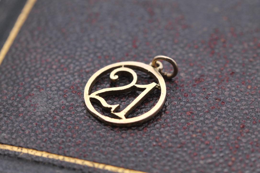 Vintage-9ct-Gold-"21"-Birthday-Charm-Pendant