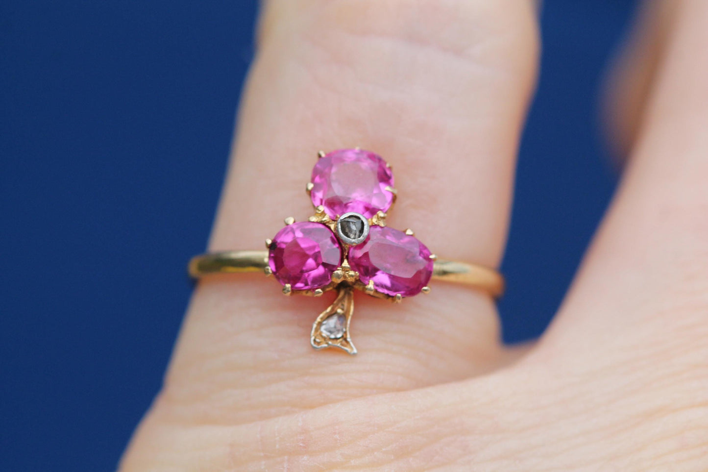 Antique-18ct-Gold-Pink-Sapphire-Diamond-Shamrock-Trefoil-Ring,-1.5ct