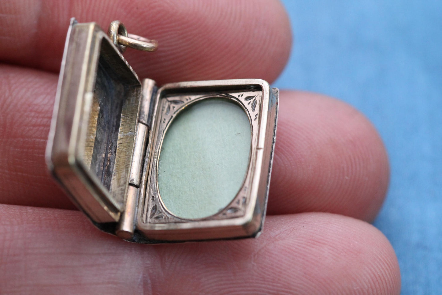 Antique-9ct-Gold-Chased-Book-Locket,-c.1880