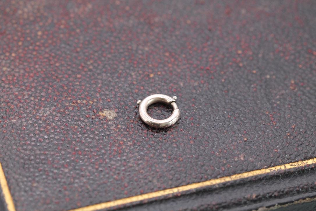 Antique-9ct-Gold-Bolt-Clasp