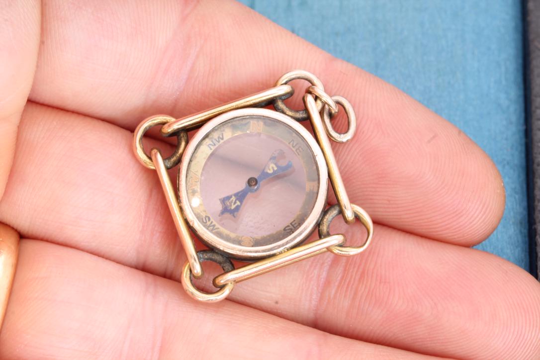 Antique-9ct-Gold-Trombone-Link-Compass-Pendant,-c.1890