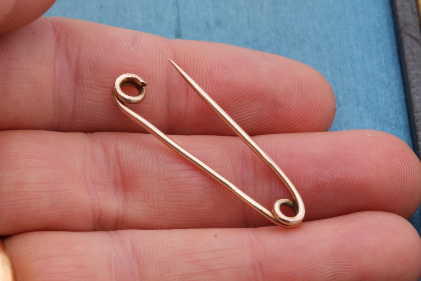 Antique-9ct-Gold-Dress-Safety-Pin-Brooch