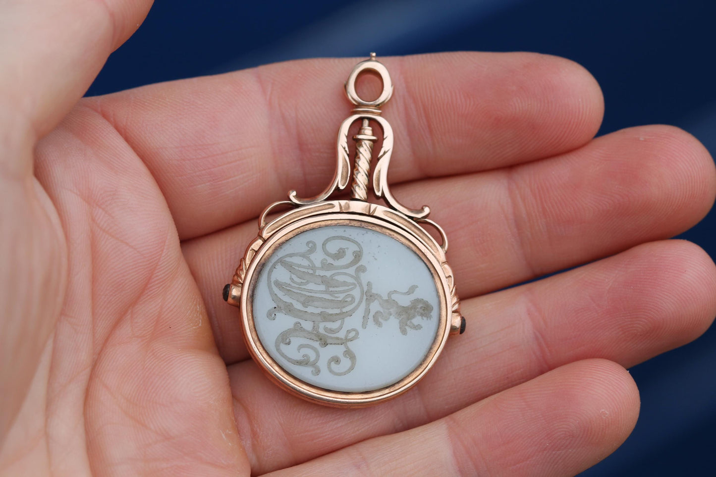 Antique-15ct-Gold-Intaglio-Spinner-Lion-Rampant-Pendant-Seal