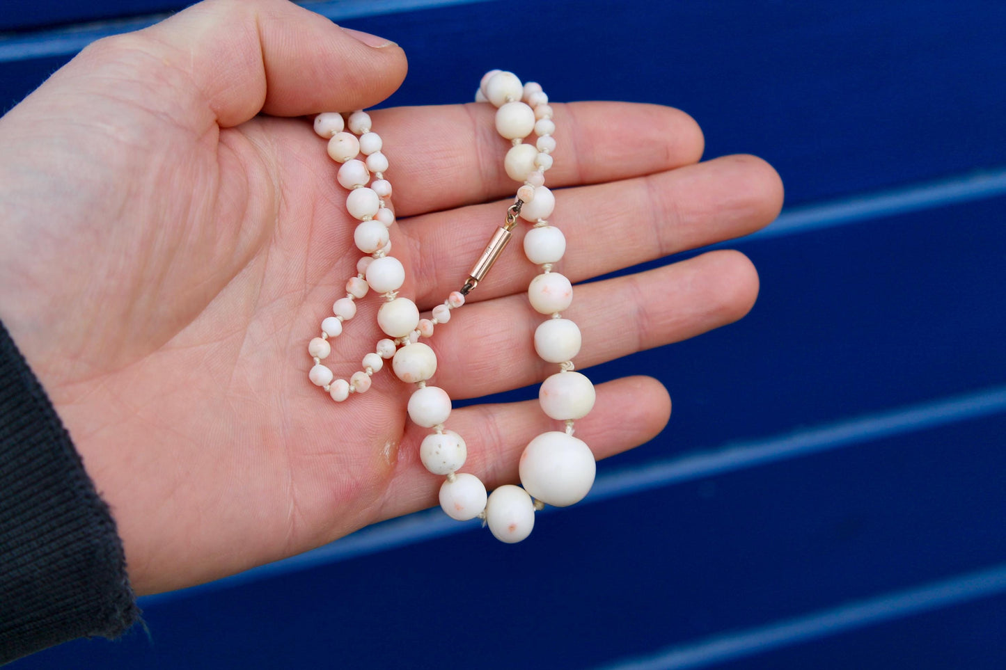 Antique-9ct-Gold-Angel-Skin-Coral-Beaded-Necklace,-23.5"