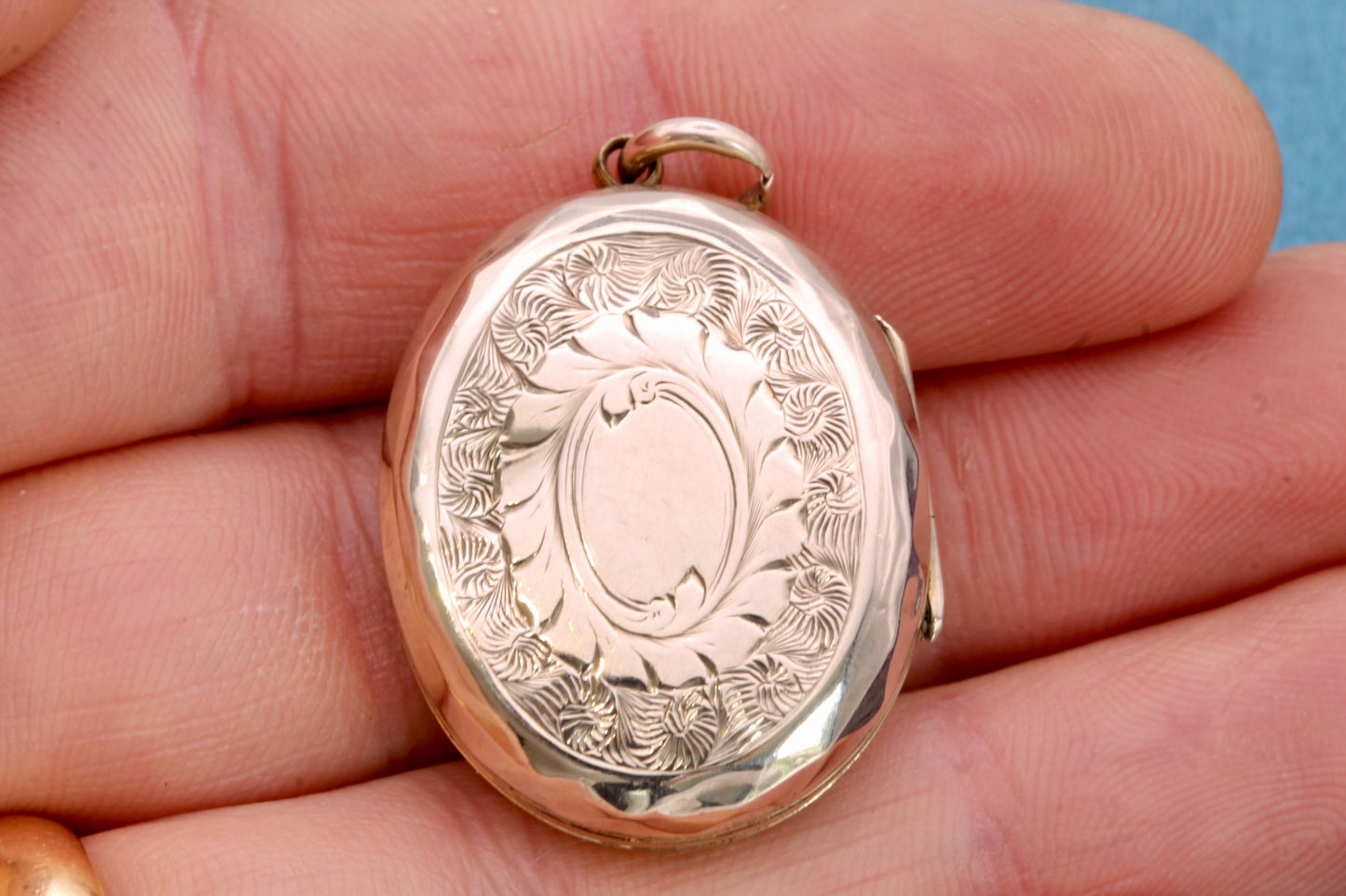 Antique-Victorian-9ct-Gold-Bloodstone-Locket-with-Shield-Cartouche,-c.1860