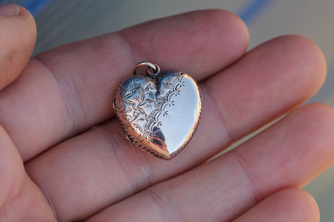 Antique-9ct-Rose-Gold-Heart-Locket,-c.1890