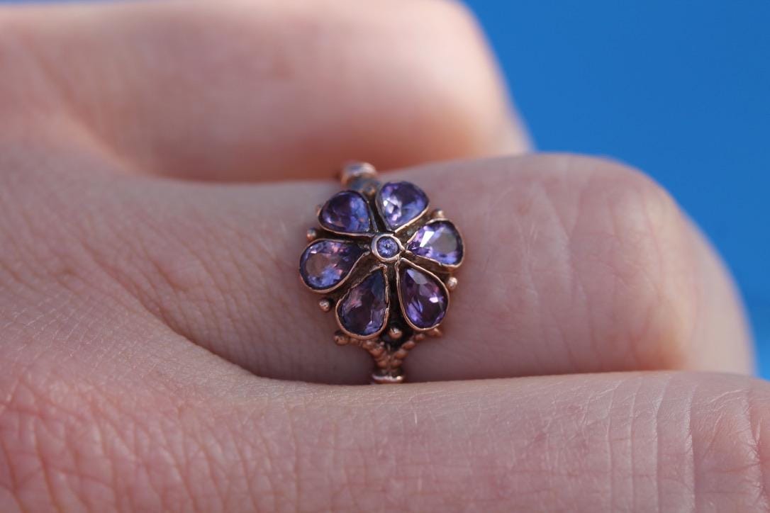 Antique-Edwardian-9ct-Rose-Gold-Amethyst-Flower-Cluster-Ring,-c.1901
