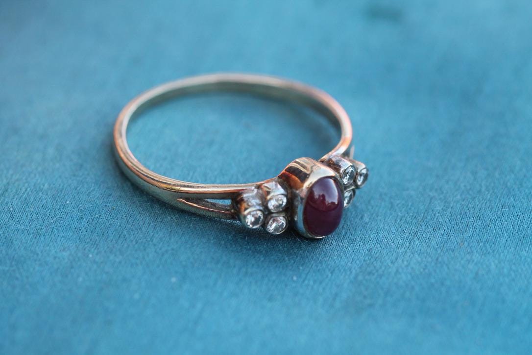 Vintage-9ct-Gold-Ruby-Cabochon-&-Diamond-Ring-|-c.1970