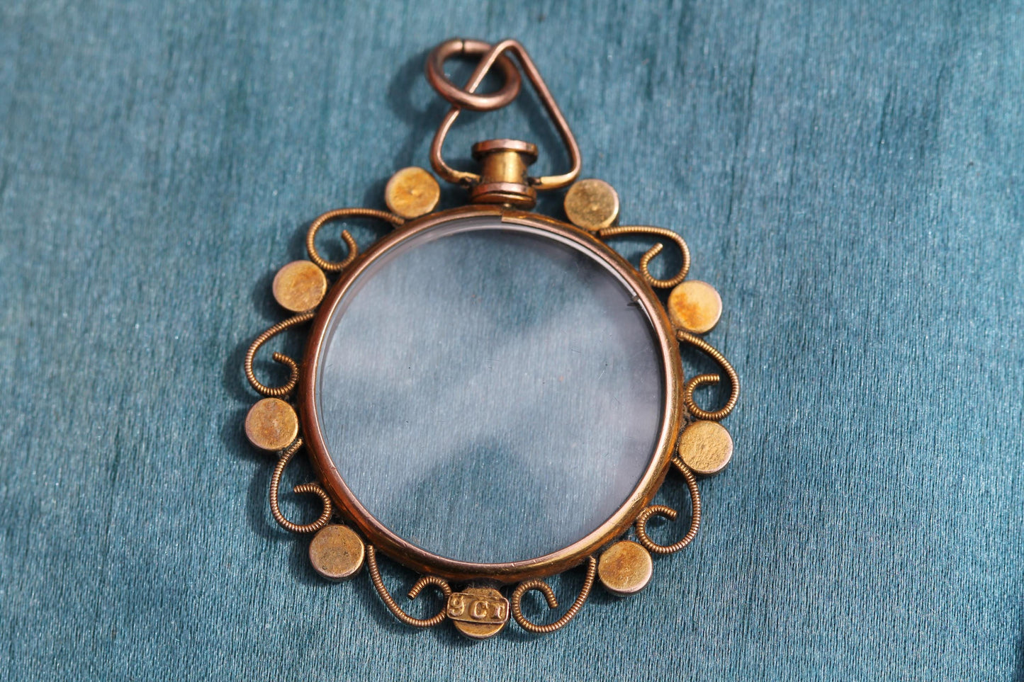 Antique-9ct-Gold-Glass-Locket-|-Turquoise-&-Seed-Pearl-Border-|-c.1901