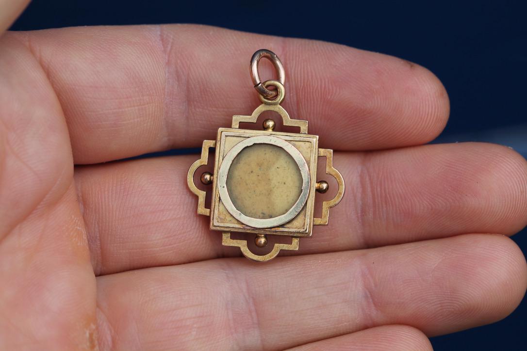 Antique-15ct-Gold-Carnelian-Locket-Pendant,-c.1890