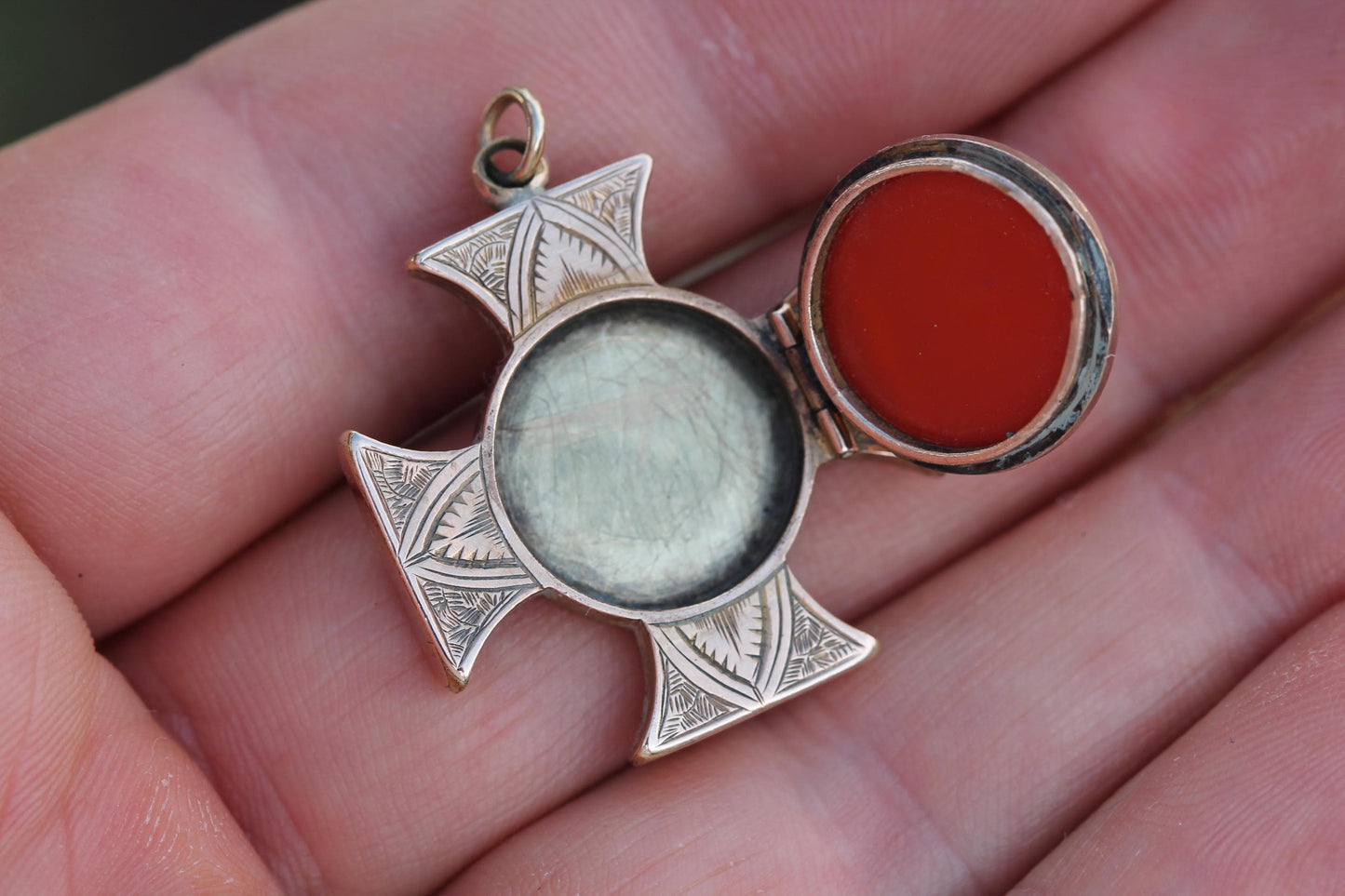 Antique-9ct-Gold-Maltese-Cross-Pendant-|-Sardonyx-Locket-Panel-|-Victorian