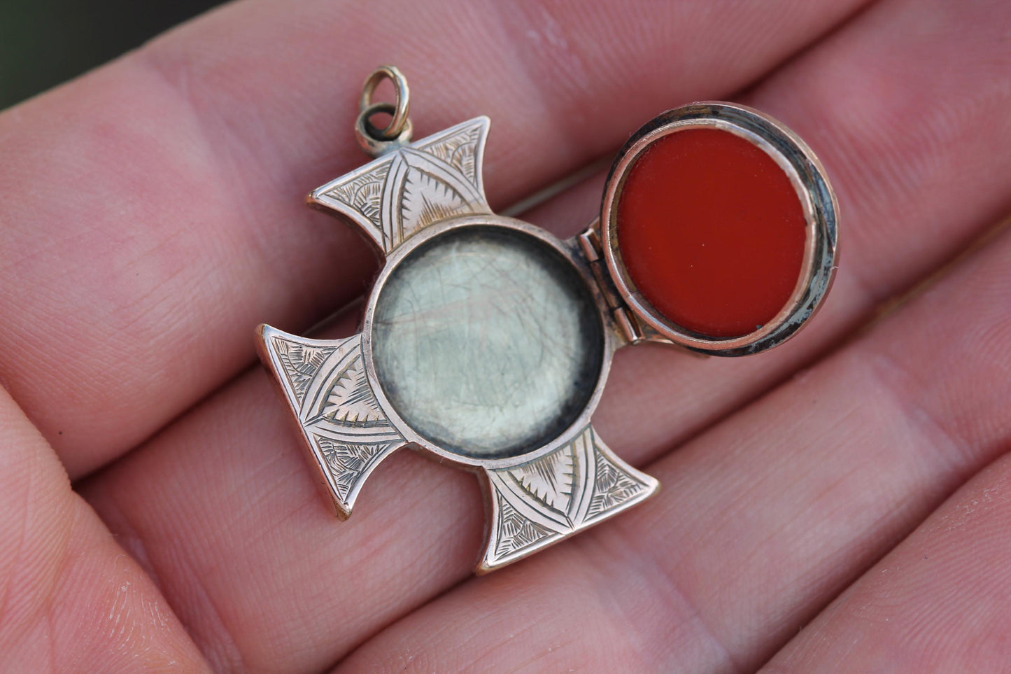 Antique-9ct-Gold-Maltese-Cross-Pendant-|-Sardonyx-Locket-Panel-|-Victorian