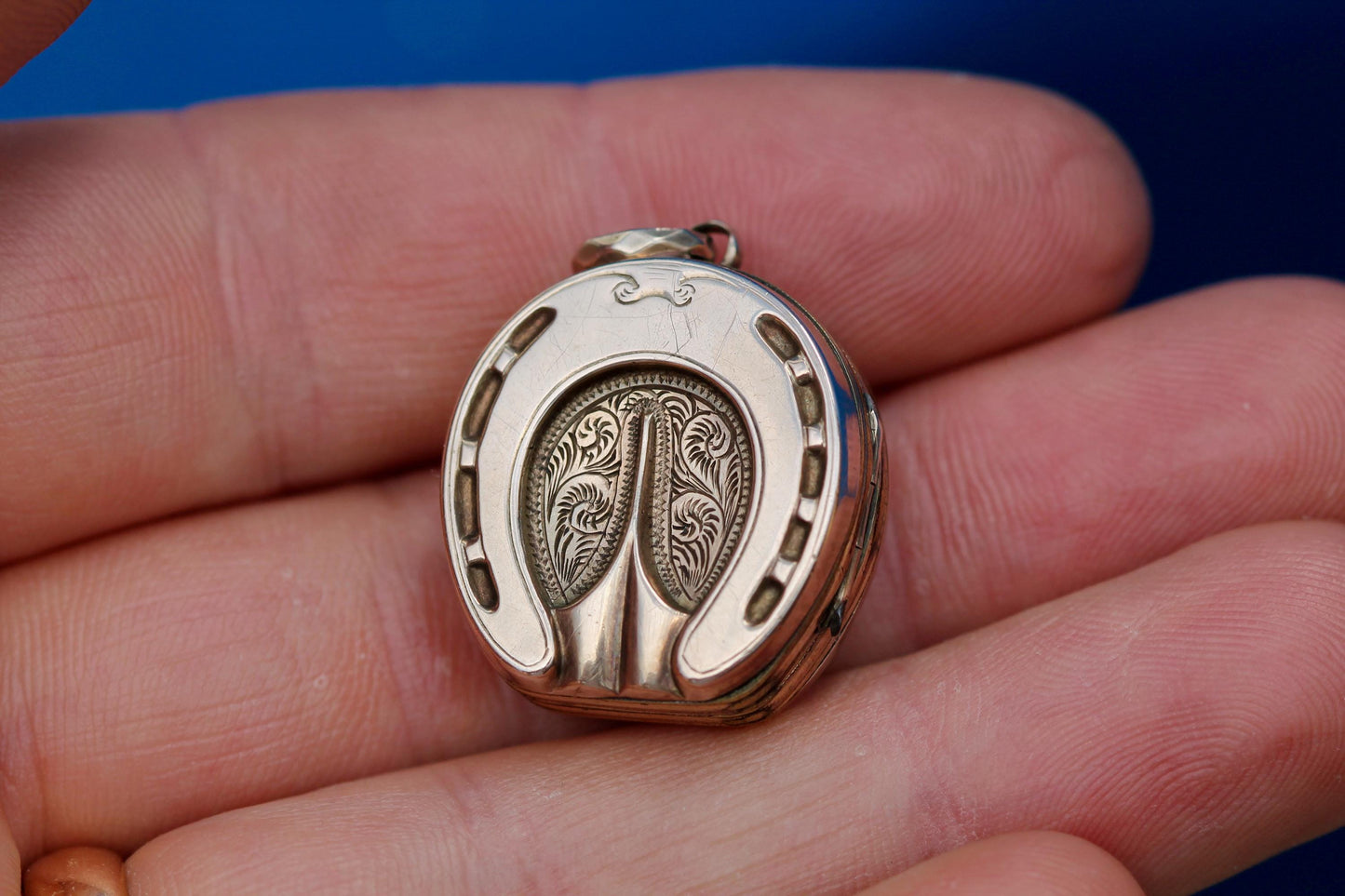 Antique-9ct-Gold-Horseshoe-Locket-|-Original-Jump-Ring-|-Victorian-c.1880