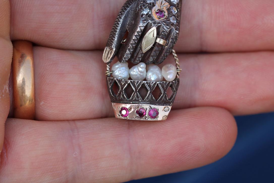Antique-Art-Deco-800-Silver-&-9ct-Gold-Pendant-|-Hand-Holding-Pearl-Basket