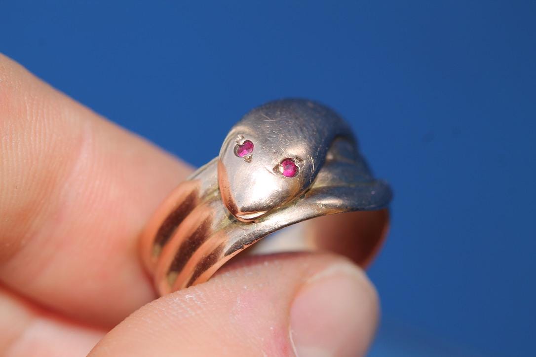 Antique-9ct-Gold-Snake-Ring-|-Ruby-Eyes-|-1914