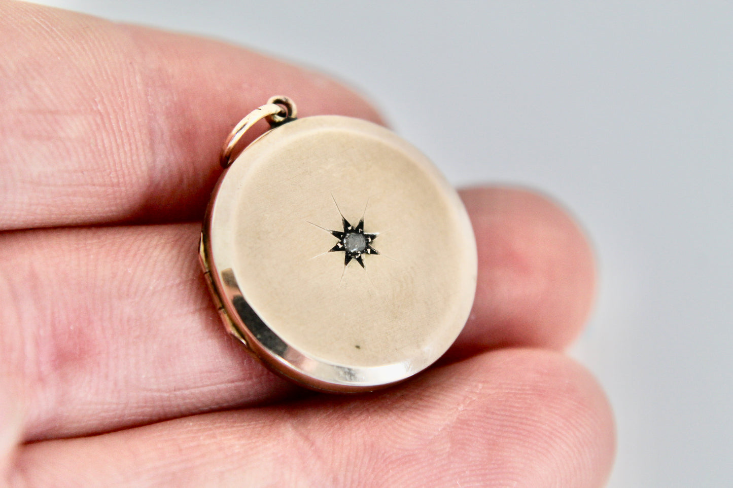 15ct-back-front-diamond-locket