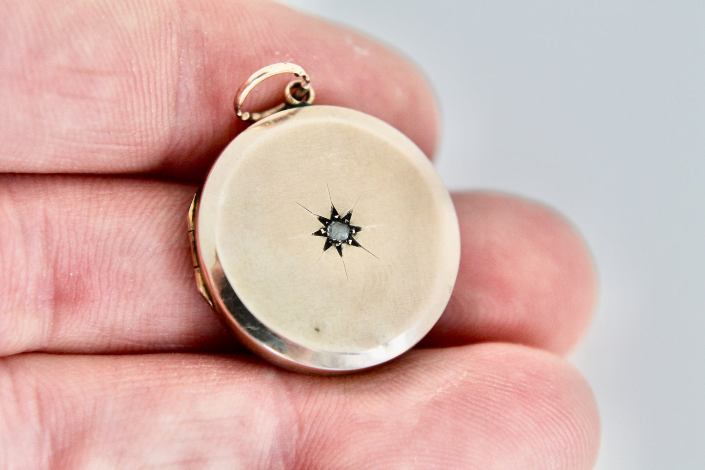 15ct-back-front-diamond-locket