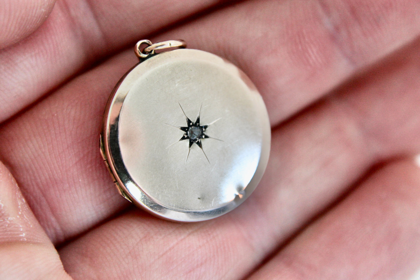 15ct-back-front-diamond-locket