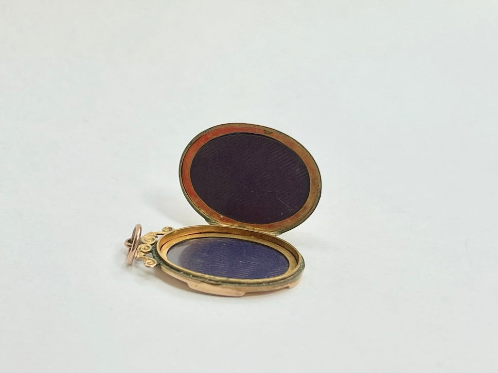 edwardian-9ct-gold-locket