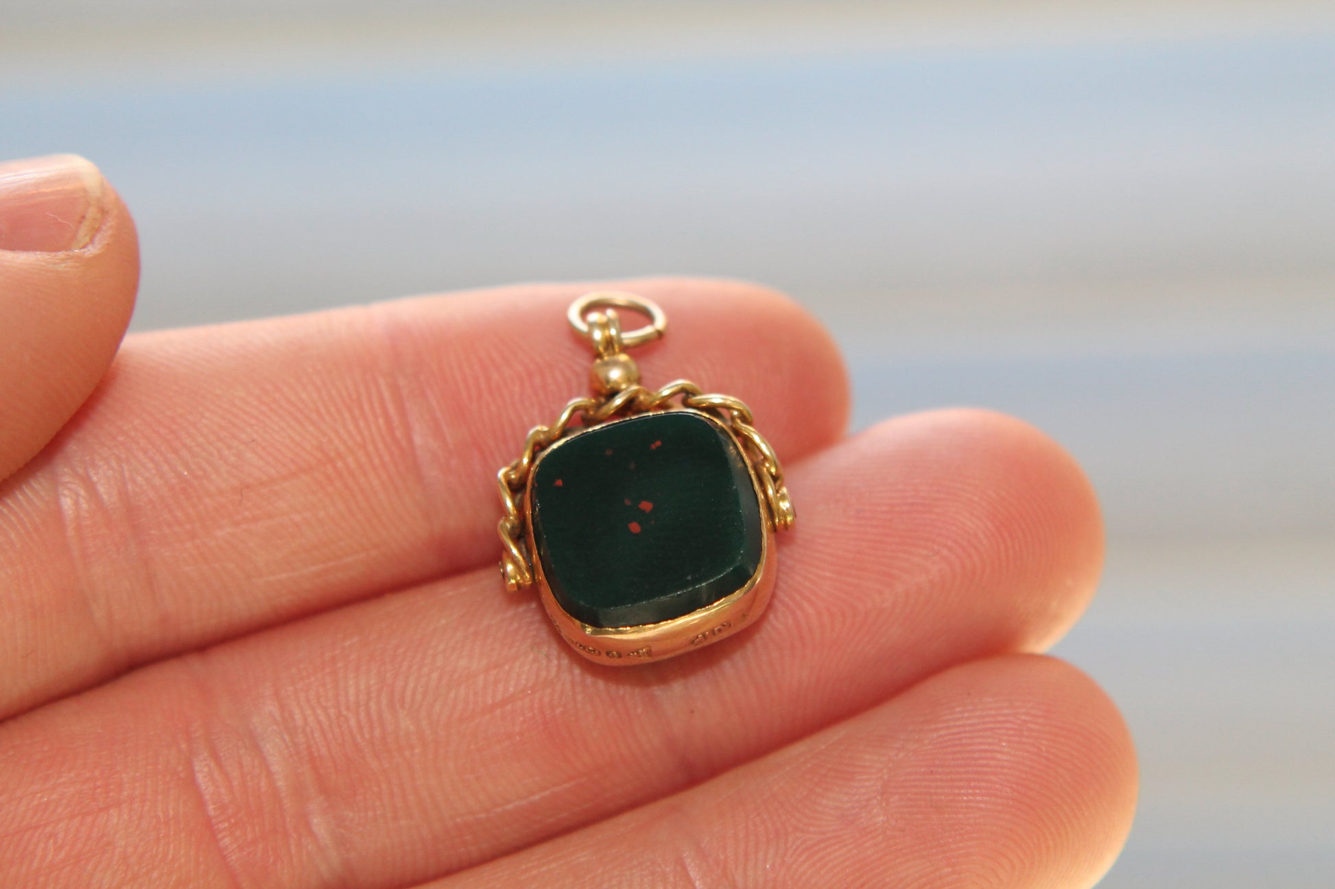 9ct-gold-antique-bloodstone-spinner-fob