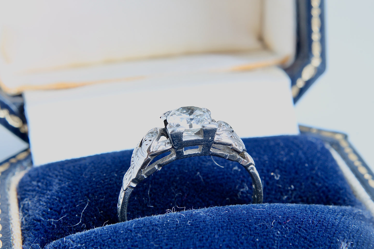art-deco-platinum-diamond-ring