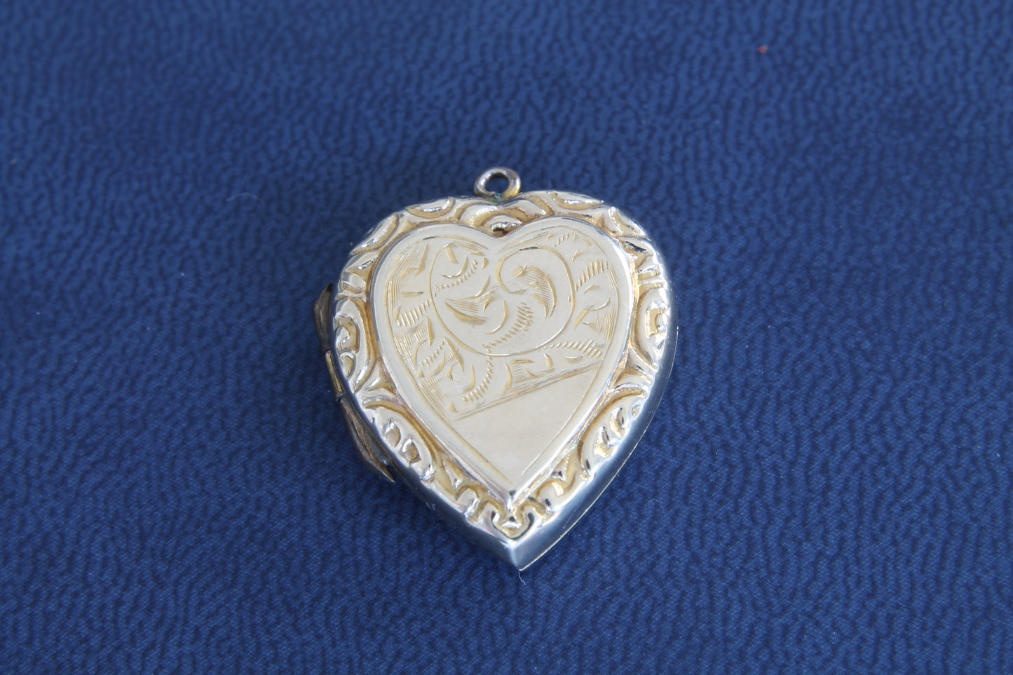 9ct-gold-back-front-heart-locket