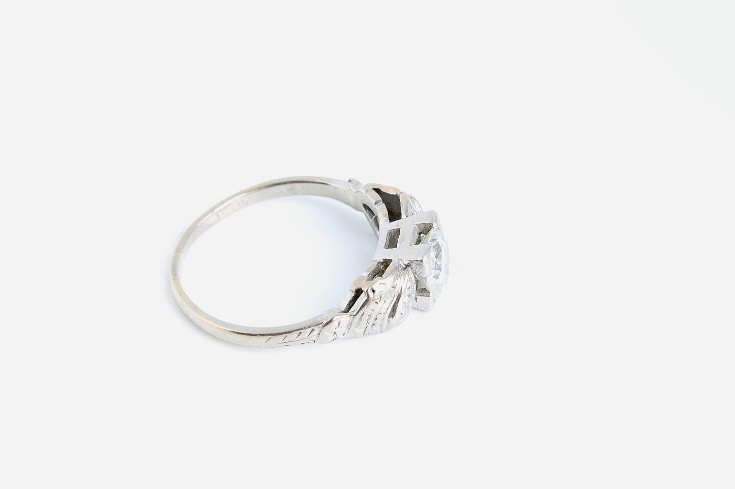 art-deco-platinum-diamond-ring
