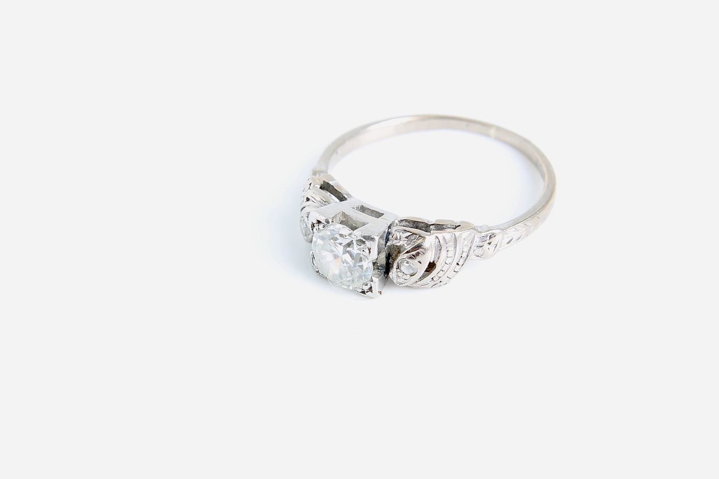 art-deco-platinum-diamond-ring