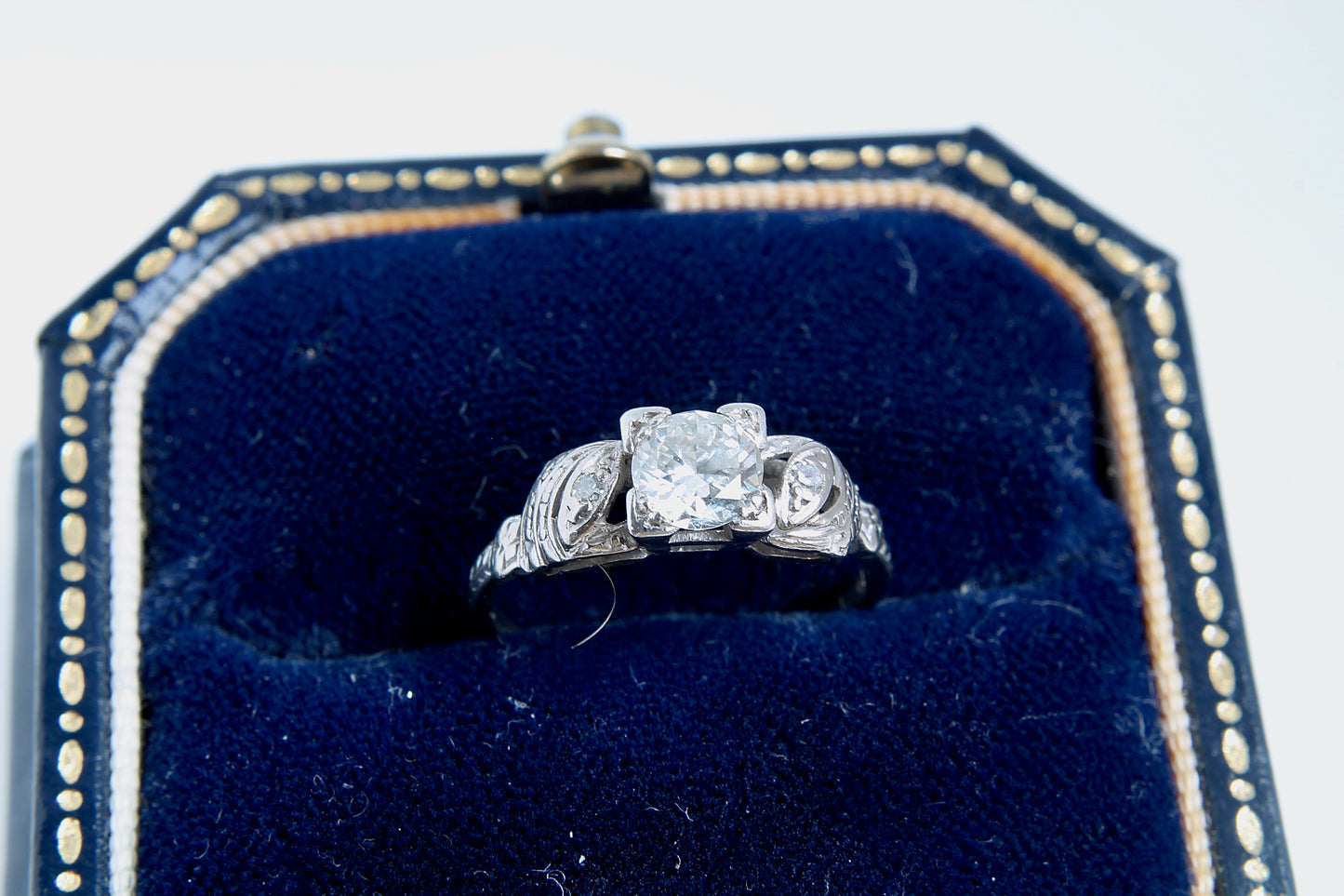 art-deco-platinum-diamond-ring