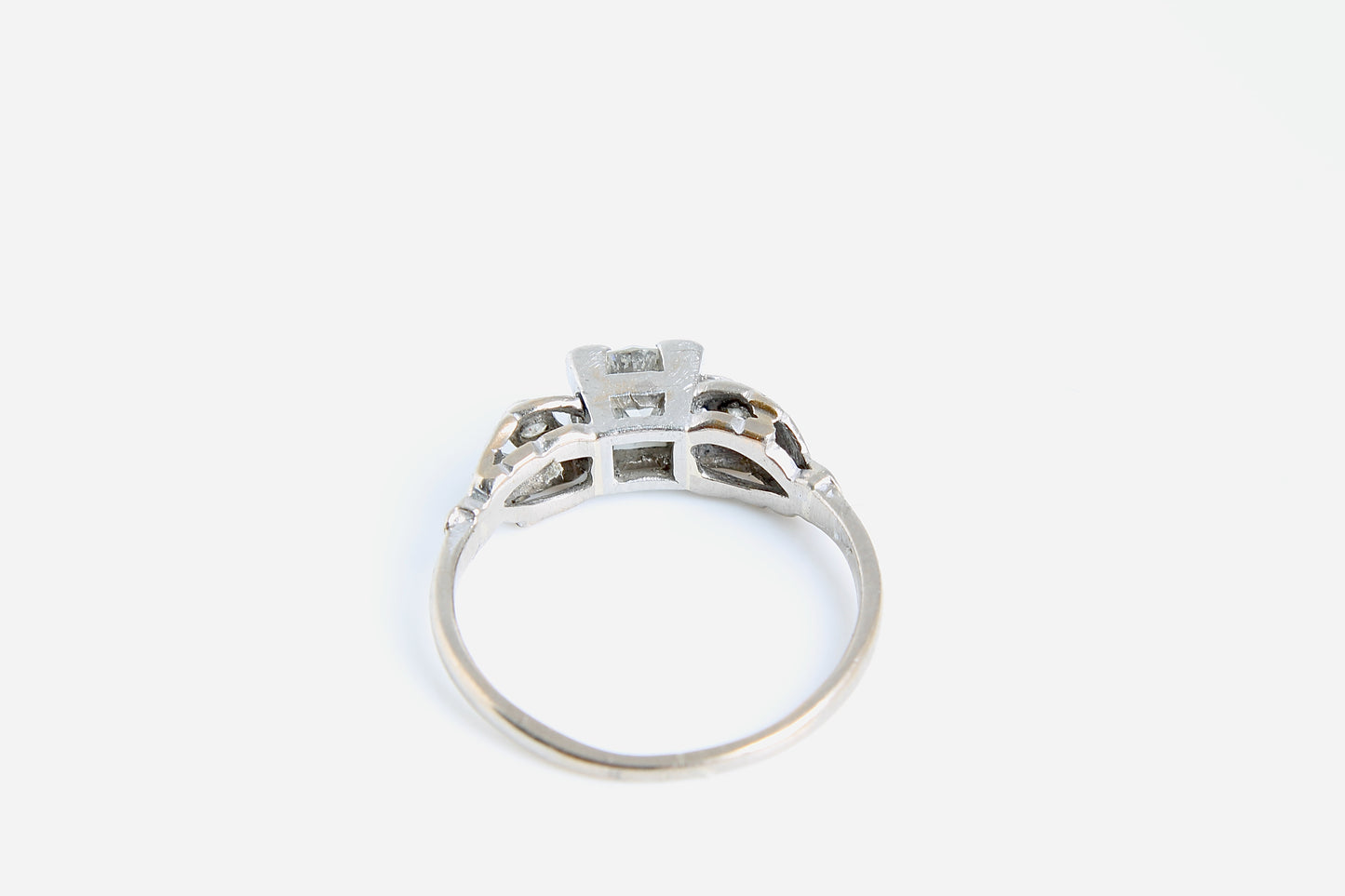 art-deco-platinum-diamond-ring