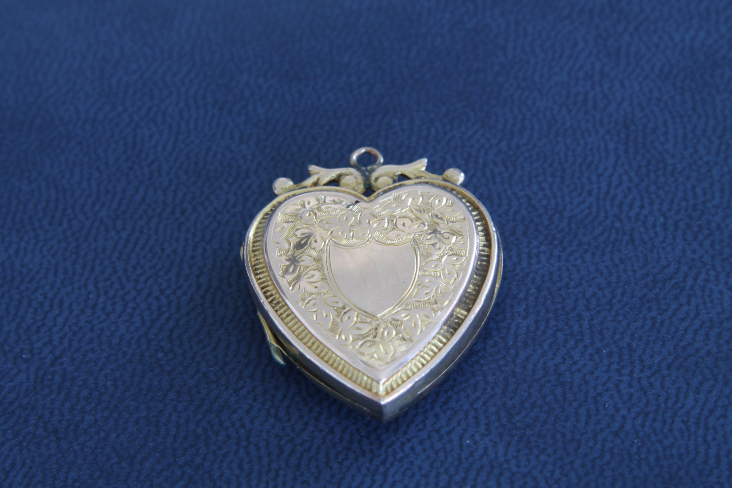 decorative-edwardian-9ct-gold-back-front-heart-locket