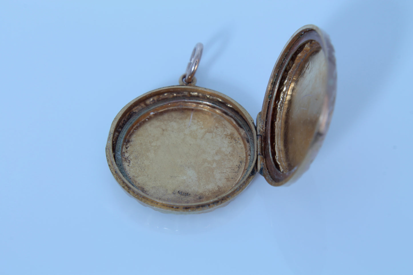edwardian-9ct-gold-decorative-bird-locket